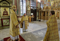 Память святителя Агафангела почтили в курганском кафедральном соборе