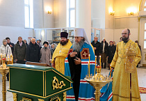 На Литургии в Троицком соборе Кургана пел хор Троице-Сергиевой лавры