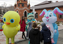 Возле кафедрального собора в Кургане состоялись пасхальные гуляния