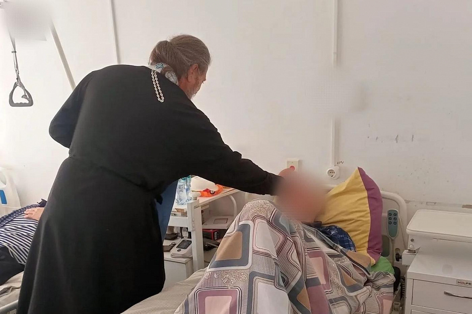 В праздник Рождества Богородицы священник посетил хоспис в селе Садовое