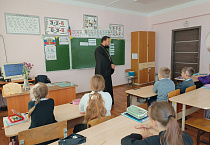 В Лебяжье священник провел беседу с 4-классниками