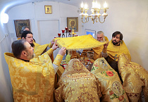 В Покровском храме Кургана собор архиереев совершил Литургию
