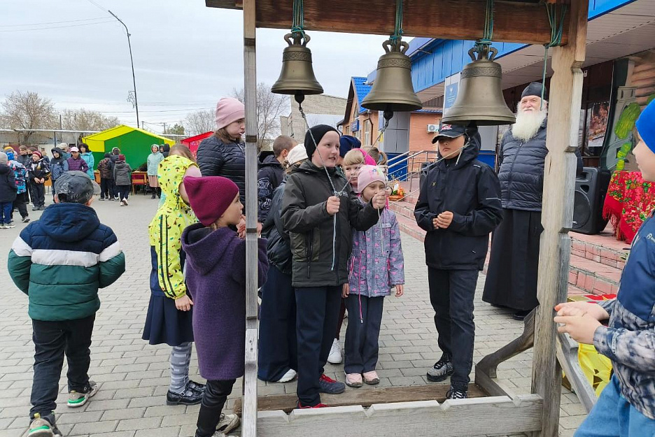 На открытой площадке Глядянского РДК отметили праздник Пасхи