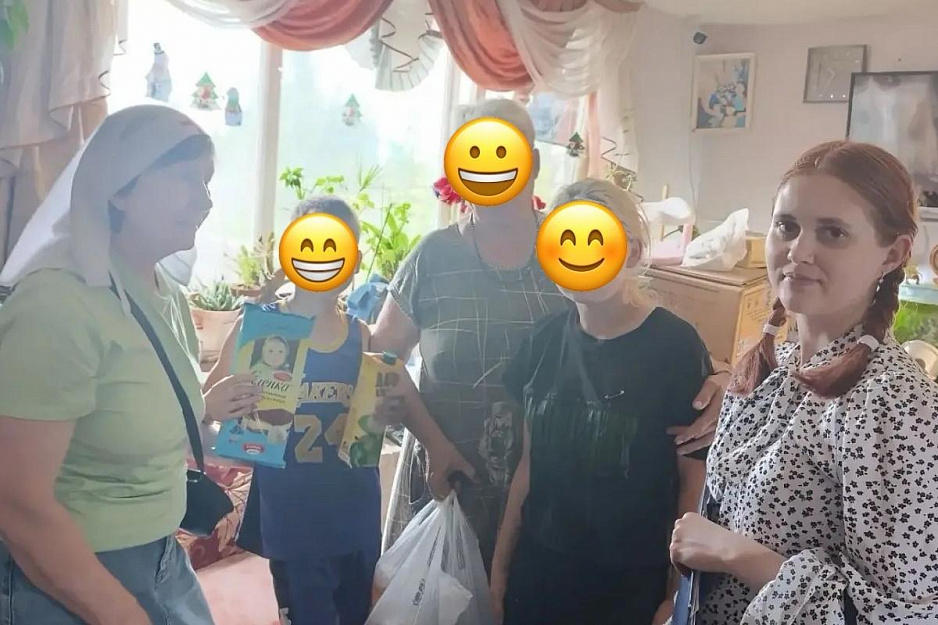 Волонтёры «Экипажа милосердия» Троицкого прихода посетили пять семей