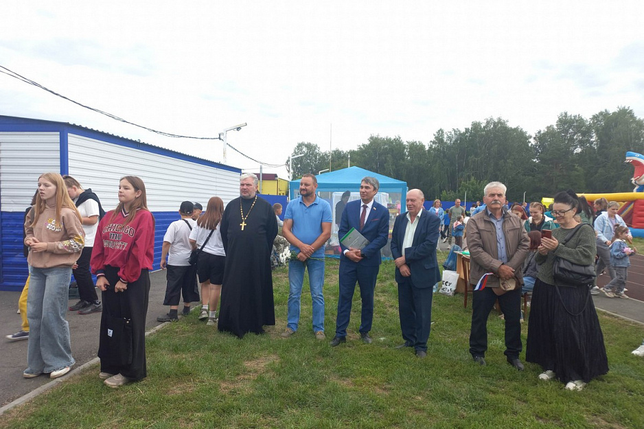 В Зауралье настоятель принял участие в Дне села