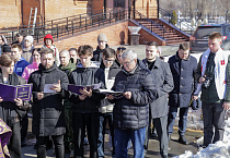 На территории Александро-Невского собора Кургана молитвенно помянули погибших при теракте в «Крокус Сити Холле»