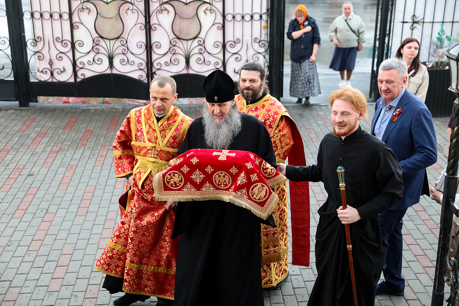 В Кургане встретили святыню – башмачок святителя Спиридона Тримифунтского