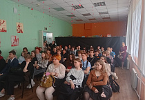 В Кургане священник-участник СВО провёл встречу в курганской библиотеке на тему «Человек и война»