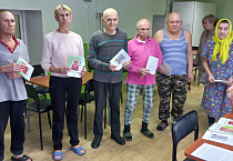 В курганском «Сквере милосердия» нуждающихся угощали блинами