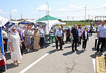 В Кургане возле Троицкого собора открылась традиционная Троицкая выставка-ярмарка