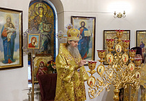 Митрополит Даниил вручил патриаршую награду настоятелю Пантелеимоновского храма Кургана