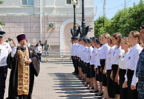 В Кургане священник участвовал в церемонии приведения к присяге
