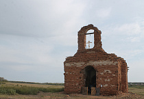 В разрушенном зауральском храме вновь зазвучали молитвы