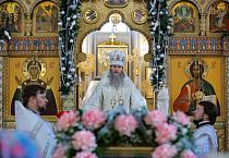 В Рождественский сочельник митрополит Даниил совершил Литургию в Александро-Невском соборе