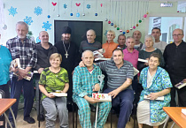 В Кургане участникам проекта «Социальная столовая «Сквер Милосердия» сшили новую форму