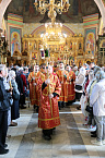 В главном соборе Кургана началась раздача Благодатного огня