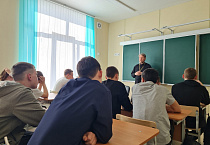 Сельский священник провёл беседу со школьниками