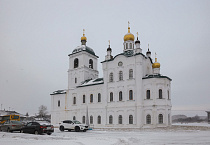 В старинном храме села Усть-Суерское два архиерея совершили Литургию
