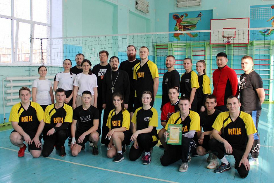 В Кургане День православной молодежи отметили волейбольным матчем