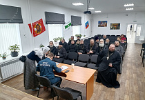 В Кургане священники встретились со специалистом МЧС