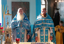В Никольском храме села Гладковское состоялась архиерейская Литургия