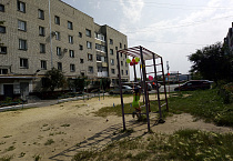 Курганский приход организовал весёлые состязания для детей из окрестных домов