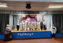 Наместник Чимеевского монастыря поздравил сельских ребятишек с Новым годом и Рождеством