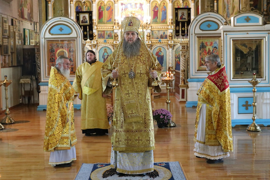 Митрополит Даниил совершил в Смолино Литургию накануне дня памяти священника Григория Пономарёва 