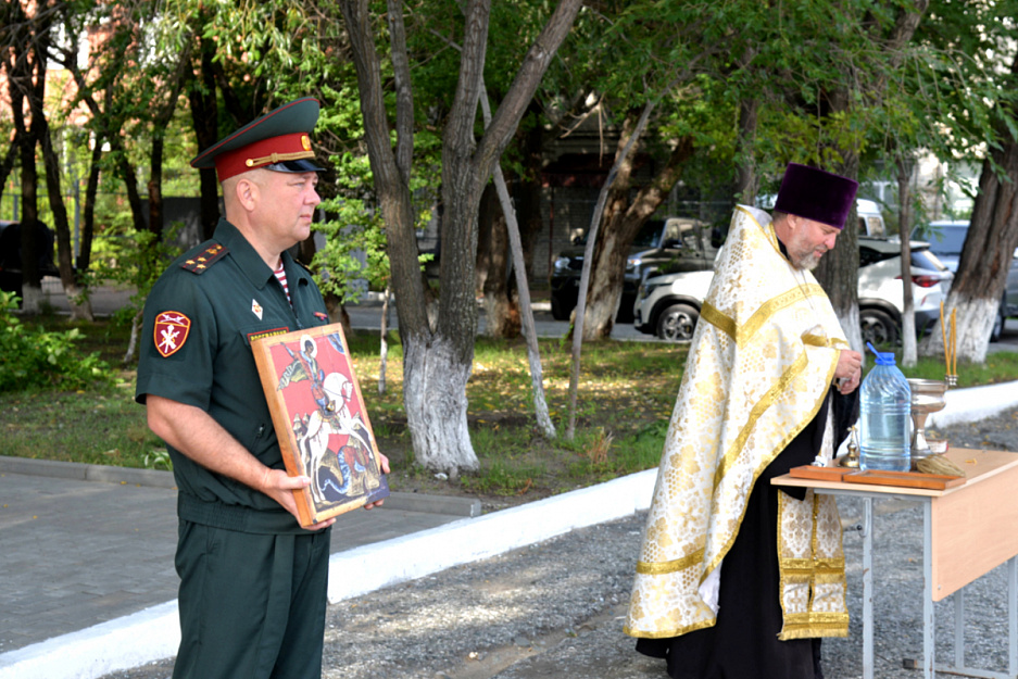 В Кургане священник совершил молебен для росгвардейцев за здравие защитников Отечества