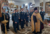 Сотрудники управления специальной пожарной охраны помолились в Пантелеимоновском храме Кургана