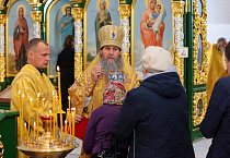 На Литургии в Троицком соборе Кургана пел хор Троице-Сергиевой лавры