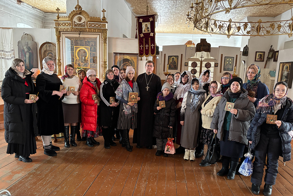 В гостях у батюшки на Масленицу: кетовские педагоги съездили в храм в село Утятское