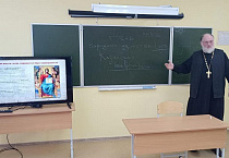 Священнослужители провели патриотические беседы в школах Зауралья 