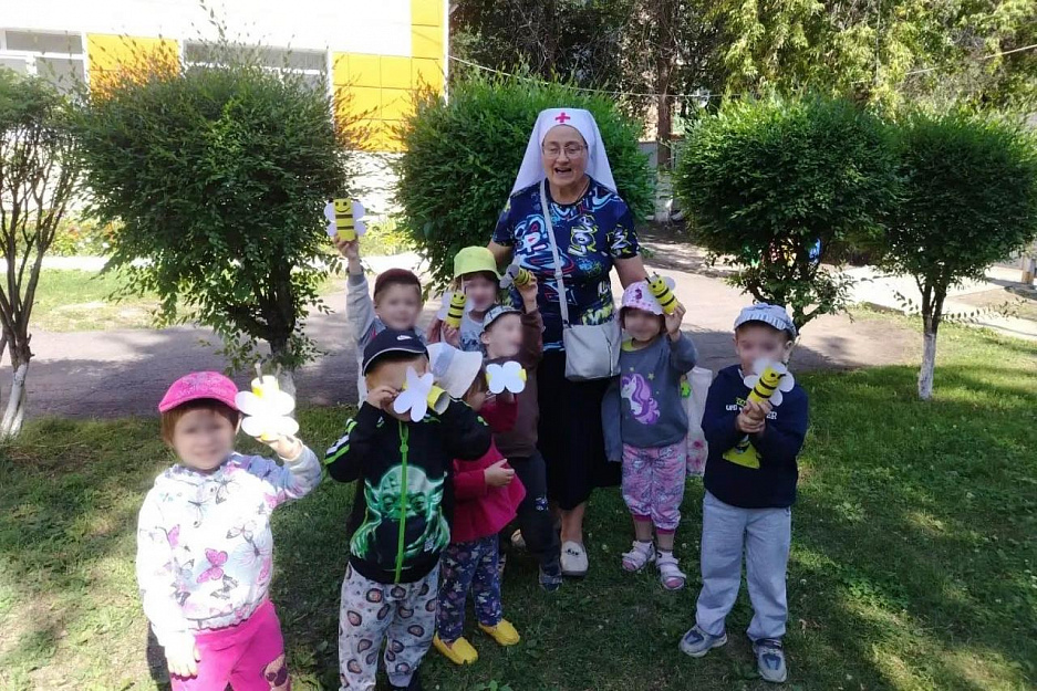 В Кургане дети из ОСРЦ узнали о Медовом Спасе