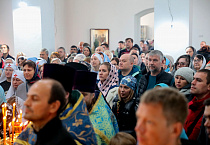 В возрожденном храме Чимеевского монастыря прошла первая архиерейская Литургия и освящение нового иконостаса