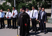 Курганский священник принял участие в торжественном митинге в честь Дня пограничника