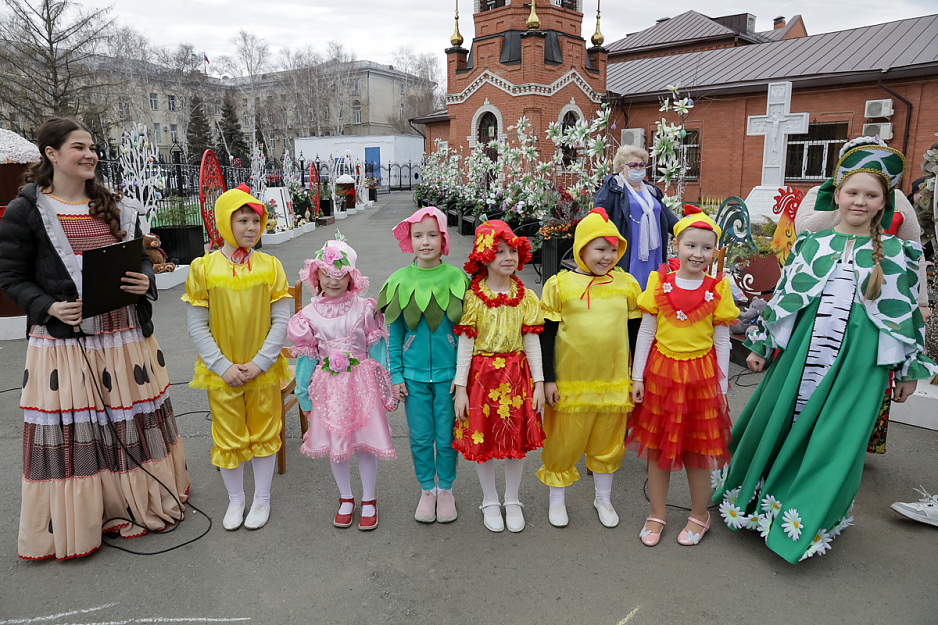 Возле кафедрального собора в Кургане состоялись пасхальные гуляния