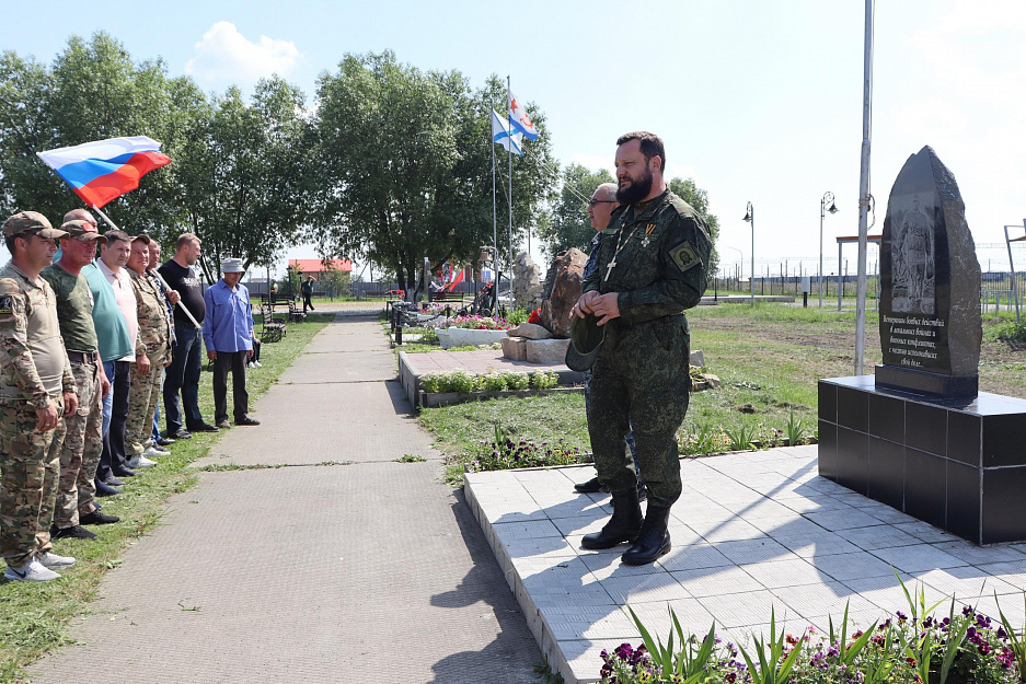 Ветеранов боевых действий из Лебяжье поздравил священник-участник СВО
