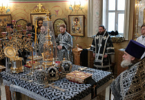 В Курганском кафедральном соборе впервые три архиерея совершили Литургию Преждеосвященных Даров