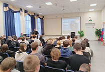 Курганский священник встретился с учащимися Центра образования