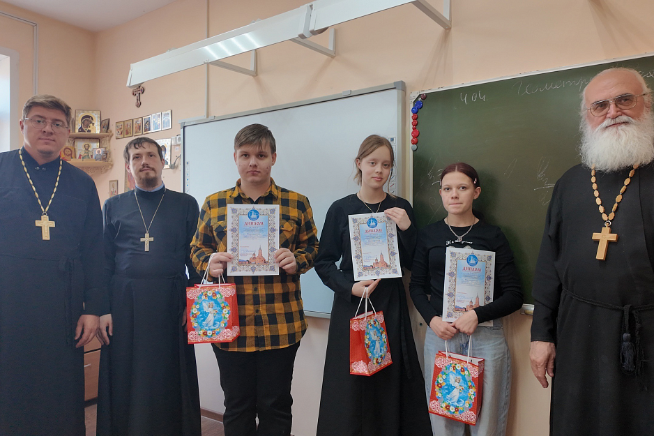 В Александро-Невской гимназии прошел епархиальный тур Кирилло-Мефодиевской олимпиады