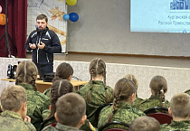 Ученики казачьих классов в Кургане посмотрели фильм о династии Исаевых 