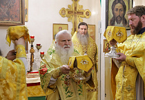 В храме села Половинное два архиерея совершили Божественную литургию