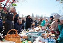 В Александро-Невском кафедральном соборе проходит освящение куличей