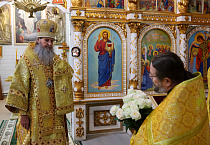 В храме микрорайона Смолино прошла архиерейская Литургия