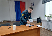 В Кургане священники встретились со специалистом МЧС