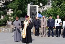 В Кургане священник в честь Дня пограничника вручил руководству погранохраны икону Божией Матери