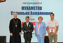 В Кургане священник участвовал во вручении медалей «Отец солдата»
