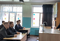 В Кургане священник - участник СВО встретился с десятиклассниками