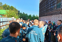 В Кургане священник вместе с огнеборцами помолился небесной покровительнице